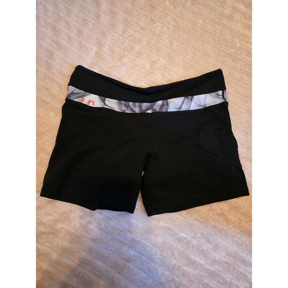 Lululemon shorts-size 8 - Picture 1 of 3